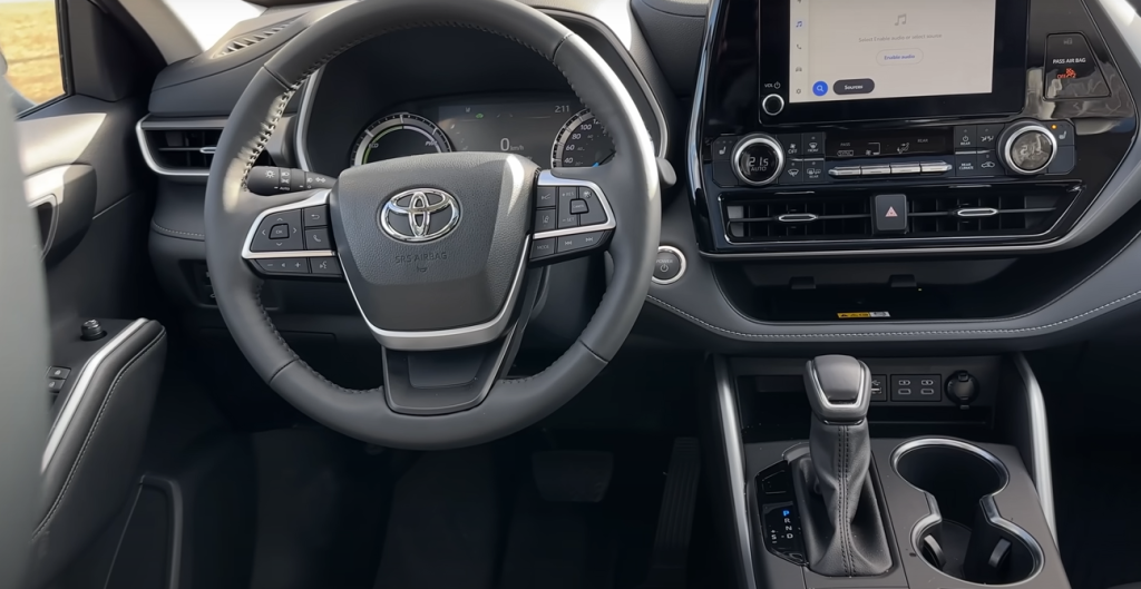 Toyota Highlander Vs. Mitsubishi Outlander