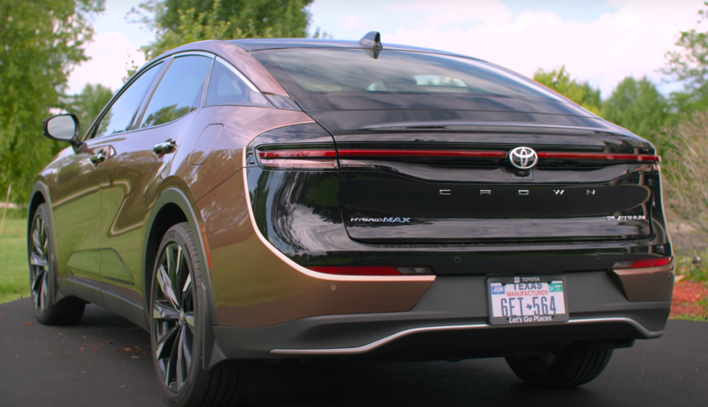 Toyota Avalon vs. Toyota Crown