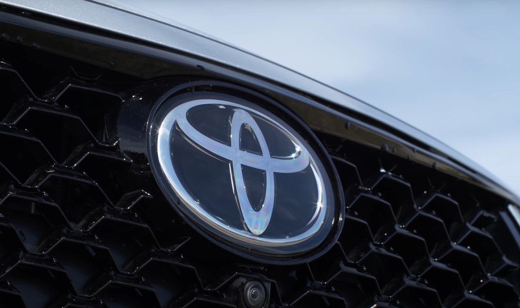 Toyota Avalon vs. Toyota Crown