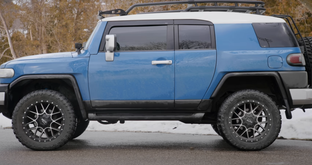 Compare Toyota 4Runner vs Toyota FJ Cruiser