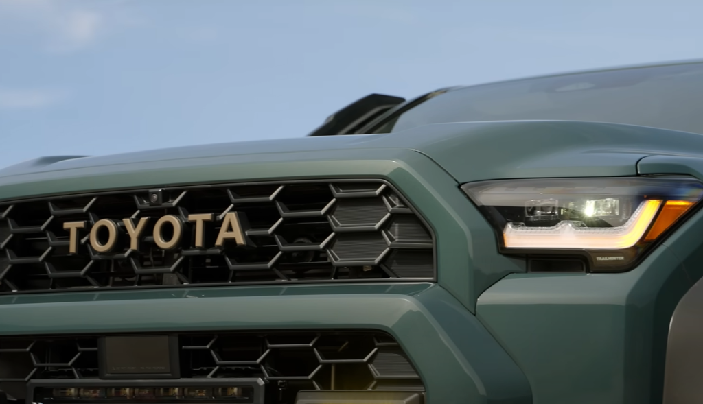 Similarities Between the Toyota FJ Cruiser and Toyota 4Runner
